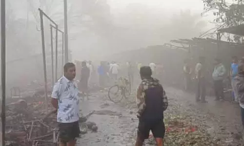 Odisha सब्जी मंडी में आग लगने से 50 से ज़्यादा दुकानें जल गईं Odisha सब्जी मंडी में आग लगने से 50 से ज़्यादा दुकानें जल गईं