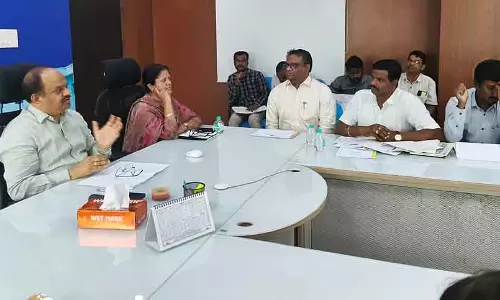 ज़मीन अधिग्रहण में तेज़ी लाएं; District कलेक्टर ने दिए निर्देश