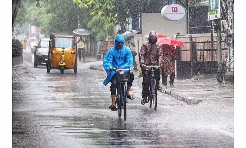 साउथ Tamil Nadu में भारी बारिश का अलर्ट, मछुआरों को किनारे पर रहने की सलाह दी गई साउथ Tamil Nadu में भारी बारिश का अलर्ट, मछुआरों को किनारे पर रहने की सलाह दी गई