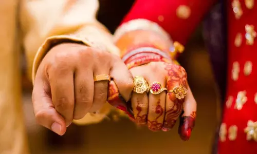 UP : पालतू कुत्ते की पिटाई से गुस्साई दुल्हन, शादी कैंसिल, दो परिवारों में लड़ाई UP : पालतू कुत्ते की पिटाई से गुस्साई दुल्हन, शादी कैंसिल, दो परिवारों में लड़ाई