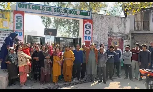 स्कूलों का मर्जर, Jawali में, स्थानीय लोग लड़कियों को को-एड इंस्टिट्यूशन में भेजने से सावधान हैं स्कूलों का मर्जर, Jawali में, स्थानीय लोग लड़कियों को को-एड इंस्टिट्यूशन में भेजने से सावधान हैं