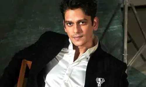 Vijay Varma ने एक्सेल एंटरटेनमेंट के लिए एक रहस्यमयी पोस्ट से चर्चा बटोरी Vijay Varma ने एक्सेल एंटरटेनमेंट के लिए एक रहस्यमयी पोस्ट से चर्चा बटोरी