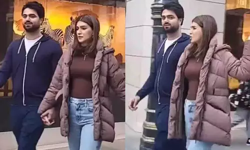 Kriti Sanon अपने बॉयफ्रेंड कबीर बाहिया के साथ हाथ में हाथ डाले घूमती हुईं Kriti Sanon अपने बॉयफ्रेंड कबीर बाहिया के साथ हाथ में हाथ डाले घूमती हुईं
