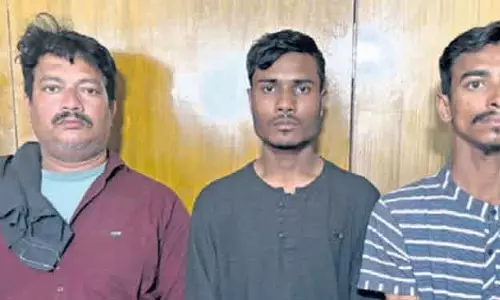 भुवनेश्वर में 37 लाख रुपये की ब्राउन शुगर जब्त, 3 लोग गिरफ्तार भुवनेश्वर में 37 लाख रुपये की ब्राउन शुगर जब्त, 3 लोग गिरफ्तार