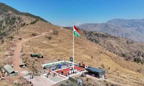 LoC पर बनवत एकता स्थल पर 105 फीट ऊंचा राष्ट्रीय ध्वज फहराया गया