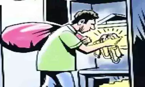 Kadapa जिले में भारी चोरी.. सोने और चांदी के गहने चोरी Kadapa जिले में भारी चोरी.. सोने और चांदी के गहने चोरी