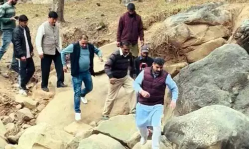 पवन ने Udhampur ईस्ट के दूरदराज के गांवों का दौरा किया, स्थानीय लोगों की समस्याओं का जायजा लिया पवन ने Udhampur ईस्ट के दूरदराज के गांवों का दौरा किया, स्थानीय लोगों की समस्याओं का जायजा लिया