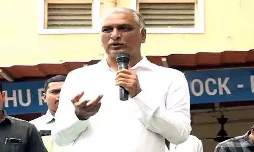 Harish Rao ने मधु पार्क अपार्टमेंट में मुसी पीड़ितों को मदद का भरोसा दिया Harish Rao ने मधु पार्क अपार्टमेंट में मुसी पीड़ितों को मदद का भरोसा दिया