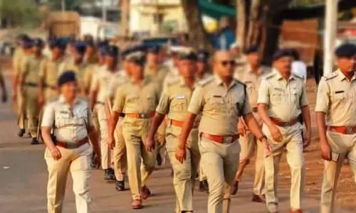 Karnataka : पुलिस ड्यूटी में रुकावट डालने पर दो गिरफ्तार Karnataka : पुलिस ड्यूटी में रुकावट डालने पर दो गिरफ्तार