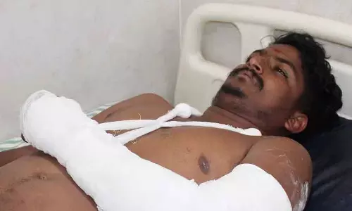 Police ने पीछा किया: युवक गिर गया और उसका हाथ टूट गया Police ने पीछा किया: युवक गिर गया और उसका हाथ टूट गया