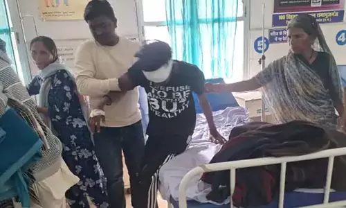 रामानुजगंज में सड़क हादसा, 18 वर्षीय शुभम गंभीर रूप से घायल रामानुजगंज में सड़क हादसा, 18 वर्षीय शुभम गंभीर रूप से घायल