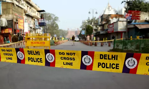 Delhi: सरिता विहार में दोहरे हत्याकांड की सूचना; एक मुख्य संदिग्ध की पहचान, जांच जारी Delhi: सरिता विहार में दोहरे हत्याकांड की सूचना; एक मुख्य संदिग्ध की पहचान, जांच जारी