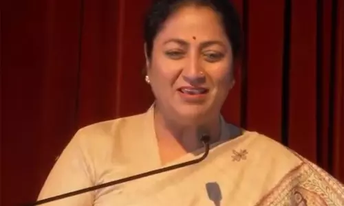 Rekha Gupta ने स्कूल समारोह में लिया हिस्सा, आईटी पहल शुरू