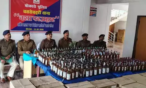 10 लाख की नकली विदेशी शराब की खेप बरामद, एक गिरफ्तार 10 लाख की नकली विदेशी शराब की खेप बरामद, एक गिरफ्तार