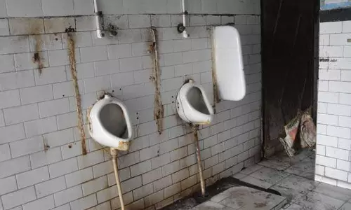 Haridwar: 35 लाख की लागत, पर शौचालय बदहाल