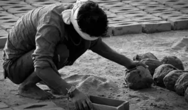 Kalahandi का एक प्रवासी मज़दूर 10 महीने से आंध्र प्रदेश में फंसा हुआ