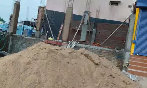 जनता कॉलोनी की सड़क पर अवैध कब्जा, निवासियों ने निगम को सौंपा ज्ञापन जनता कॉलोनी की सड़क पर अवैध कब्जा, निवासियों ने निगम को सौंपा ज्ञापन