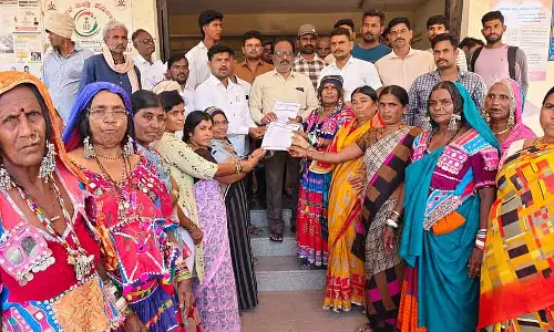Gangavathi : उचित मूल्य दुकान वितरकों के लॉगिन बदलने की मांग Gangavathi : उचित मूल्य दुकान वितरकों के लॉगिन बदलने की मांग