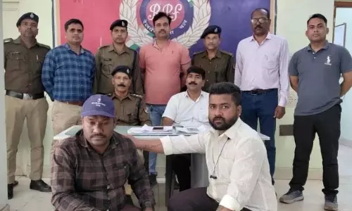 RPF ने पकड़ा टिकट दलाली नेटवर्क, प्रयागराज भेजे जाते थे आरक्षित टिकट RPF ने पकड़ा टिकट दलाली नेटवर्क, प्रयागराज भेजे जाते थे आरक्षित टिकट
