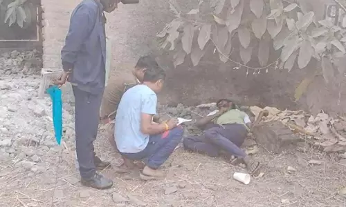 CG: झाड़ियों में मिली अज्ञात युवक की लाश, इलाके में फैली सनसनी CG: झाड़ियों में मिली अज्ञात युवक की लाश, इलाके में फैली सनसनी