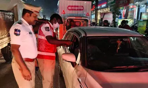 Cyberabad में शराब पीकर गाड़ी चलाने के लिए नौ ड्राइवरों को जेल, 230 पर जुर्माना Cyberabad में शराब पीकर गाड़ी चलाने के लिए नौ ड्राइवरों को जेल, 230 पर जुर्माना
