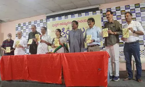 Surendra-Gajjela Mallareddy की “अक्षिनतालु” बुक लॉन्च में इमोशन और ह्यूमर का मिक्स है