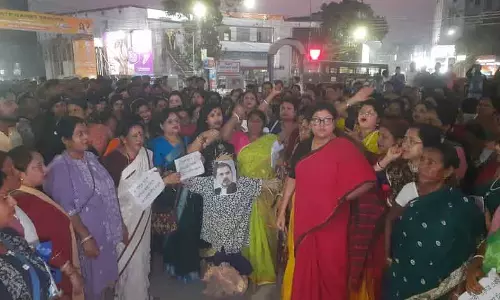 Tripura महिला मोर्चा ने राहुल गांधी का पुतला जलाया, AI समिट विरोध