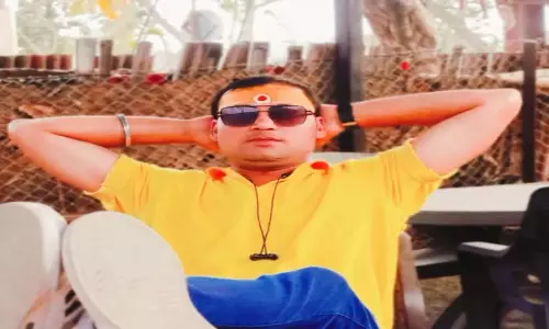 कैफे संचालक निशांत की पिस्टल के साथ फोटो वायरल कैफे संचालक निशांत की पिस्टल के साथ फोटो वायरल