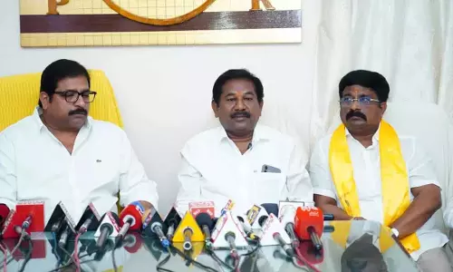 Dola Swamy ने YSRC पर धर्म का राजनीतिकरण करने का आरोप लगाया Dola Swamy ने YSRC पर धर्म का राजनीतिकरण करने का आरोप लगाया