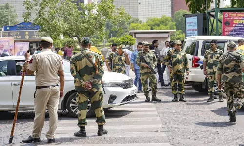 New Delhi: राजधानी में हाई अलर्ट के तहत निगरानी बढ़ी New Delhi: राजधानी में हाई अलर्ट के तहत निगरानी बढ़ी