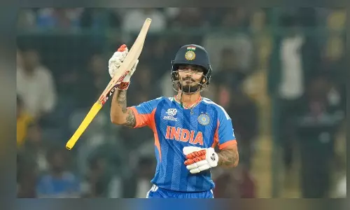 T20 WC 2026: भारत को सुपर-8 में शुरुआती झटका, ईशान किशन आउट T20 WC 2026: भारत को सुपर-8 में शुरुआती झटका, ईशान किशन आउट