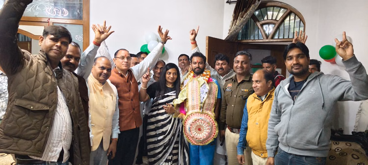 Barara: इंडोनेशिया में गोल्ड जीतकर लौटे आर्यन का हुआ भव्य स्वागत
