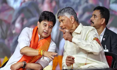 गुंटूर सम्मेलन में Jyotiraditya Scindia ने 9,000 ग्रामीण डाक सेवकों को संबोधित किया गुंटूर सम्मेलन में Jyotiraditya Scindia ने 9,000 ग्रामीण डाक सेवकों को संबोधित किया