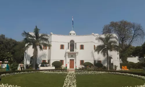 Delhi: डच राजदूत मारिसा गेरार्ड के आवास पर 50,000 ट्यूलिप के फूलों से वसंत ऋतु का आगमन हुआ Delhi: डच राजदूत मारिसा गेरार्ड के आवास पर 50,000 ट्यूलिप के फूलों से वसंत ऋतु का आगमन हुआ