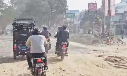 सिमगा-बलौदाबाजार मार्ग पर धूल से परेशानी, निर्माण कार्य जल्द शुरू होगा सिमगा-बलौदाबाजार मार्ग पर धूल से परेशानी, निर्माण कार्य जल्द शुरू होगा
