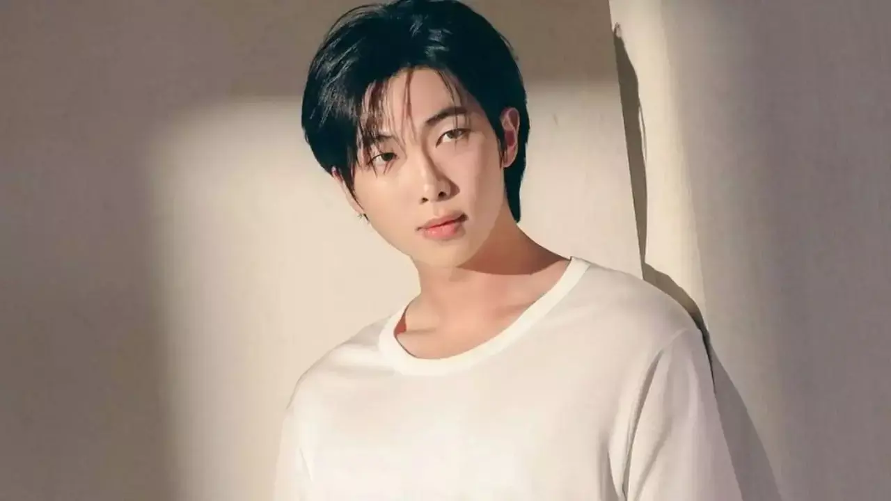 BTS लीडर RM ने ARIRANG में वापसी से पहले 15 किलो वज़न कम किया BTS लीडर RM ने ARIRANG में वापसी से पहले 15 किलो वज़न कम किया