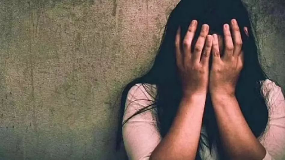 युवती के साथ अत्याचार, प्राइवेट पार्ट पर लगाई आग युवती के साथ अत्याचार, प्राइवेट पार्ट पर लगाई आग
