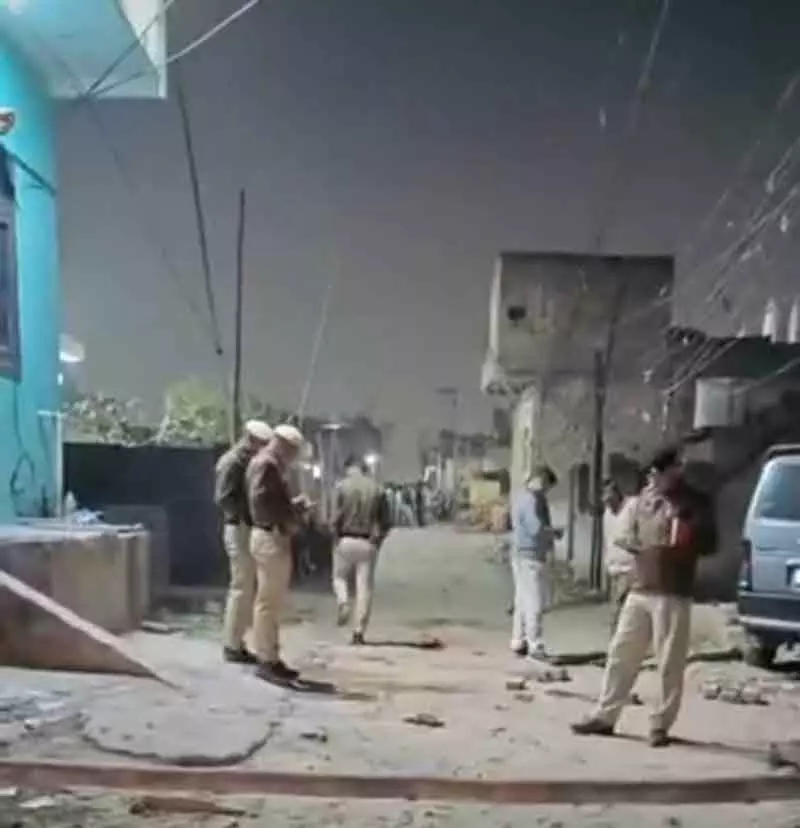 Faridabad: शादी के झगड़े में महिला को सड़क पर गोली मारी Faridabad: शादी के झगड़े में महिला को सड़क पर गोली मारी
