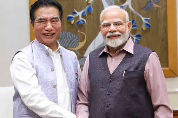 PM Modi ने मिजोरम के सीएम लालदुहोमा को जन्मदिन की बधाई दी PM Modi ने मिजोरम के सीएम लालदुहोमा को जन्मदिन की बधाई दी