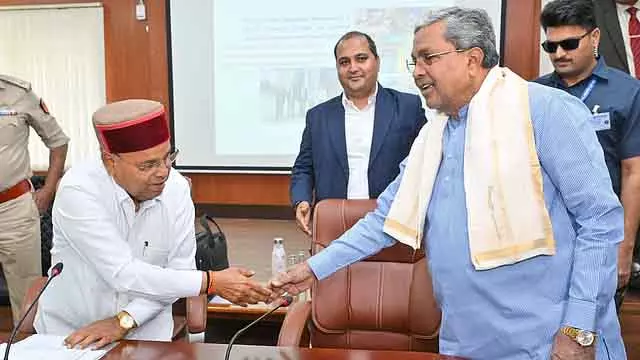 विदेशी यूनिवर्सिटी मॉडल अपनाएं और गेस्ट लेक्चरर के ज़रिए स्टाफ़ की कमी दूर करें: CM ने VC को सलाह दी विदेशी यूनिवर्सिटी मॉडल अपनाएं और गेस्ट लेक्चरर के ज़रिए स्टाफ़ की कमी दूर करें: CM ने VC को सलाह दी
