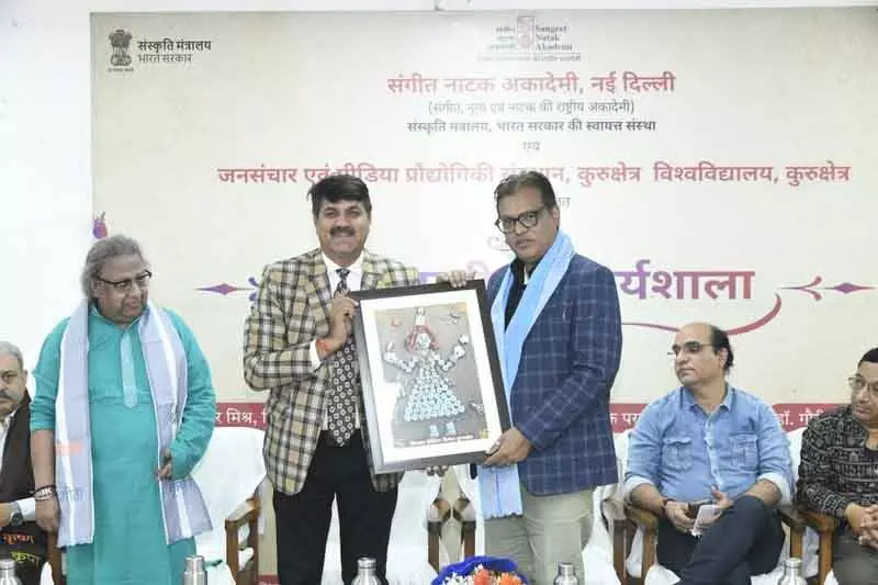 कुरुक्षेत्र यूनिवर्सिटी में आर्ट क्रिटिसिज्म वर्कशॉप हुई कुरुक्षेत्र यूनिवर्सिटी में आर्ट क्रिटिसिज्म वर्कशॉप हुई
