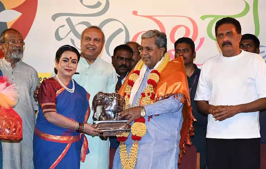 थिएटर टीचरों की भर्ती पर विचार: CM Siddaramaiah थिएटर टीचरों की भर्ती पर विचार: CM Siddaramaiah