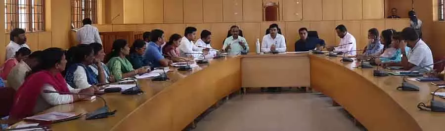 लाभार्थी सूची जल्द तैयार करें: District मजिस्ट्रेट यशवंत वी. गुरुकर ने दिए निर्देश लाभार्थी सूची जल्द तैयार करें: District मजिस्ट्रेट यशवंत वी. गुरुकर ने दिए निर्देश