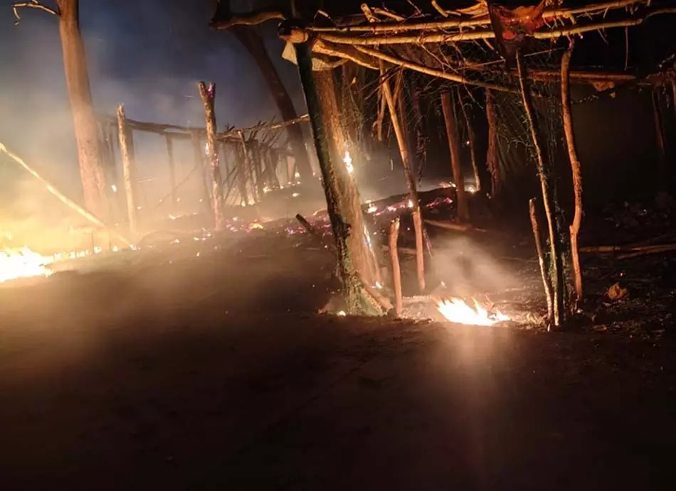 टाइगर प्वाइंट पर भीषण आगजनी, देर रात लगी आग में कई गुमटियां खाक टाइगर प्वाइंट पर भीषण आगजनी, देर रात लगी आग में कई गुमटियां खाक