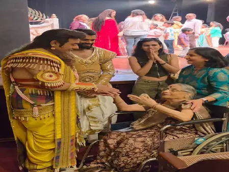 महाभारत के श्रीकृष्ण को देखकर भावुक हुईं बुजुर्ग महिला, नीतीश भारद्वाज ने शेयर किया खास वीडियो महाभारत के श्रीकृष्ण को देखकर भावुक हुईं बुजुर्ग महिला, नीतीश भारद्वाज ने शेयर किया खास वीडियो