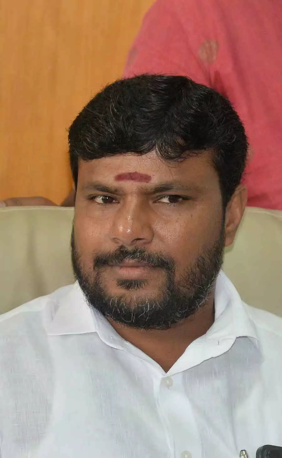 मैं किसानों का समर्थक हूं, हमें इंडस्ट्री की ज़रूरत नहीं है – MLA मैं किसानों का समर्थक हूं, हमें इंडस्ट्री की ज़रूरत नहीं है – MLA
