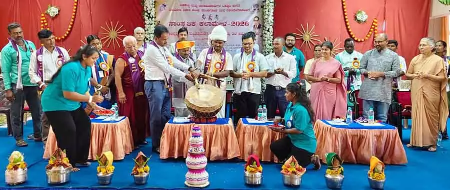 Mundagoda : कला और संस्कृति को बचाए रखने में आदिवासी लोगों की भूमिका अहम है Mundagoda : कला और संस्कृति को बचाए रखने में आदिवासी लोगों की भूमिका अहम है