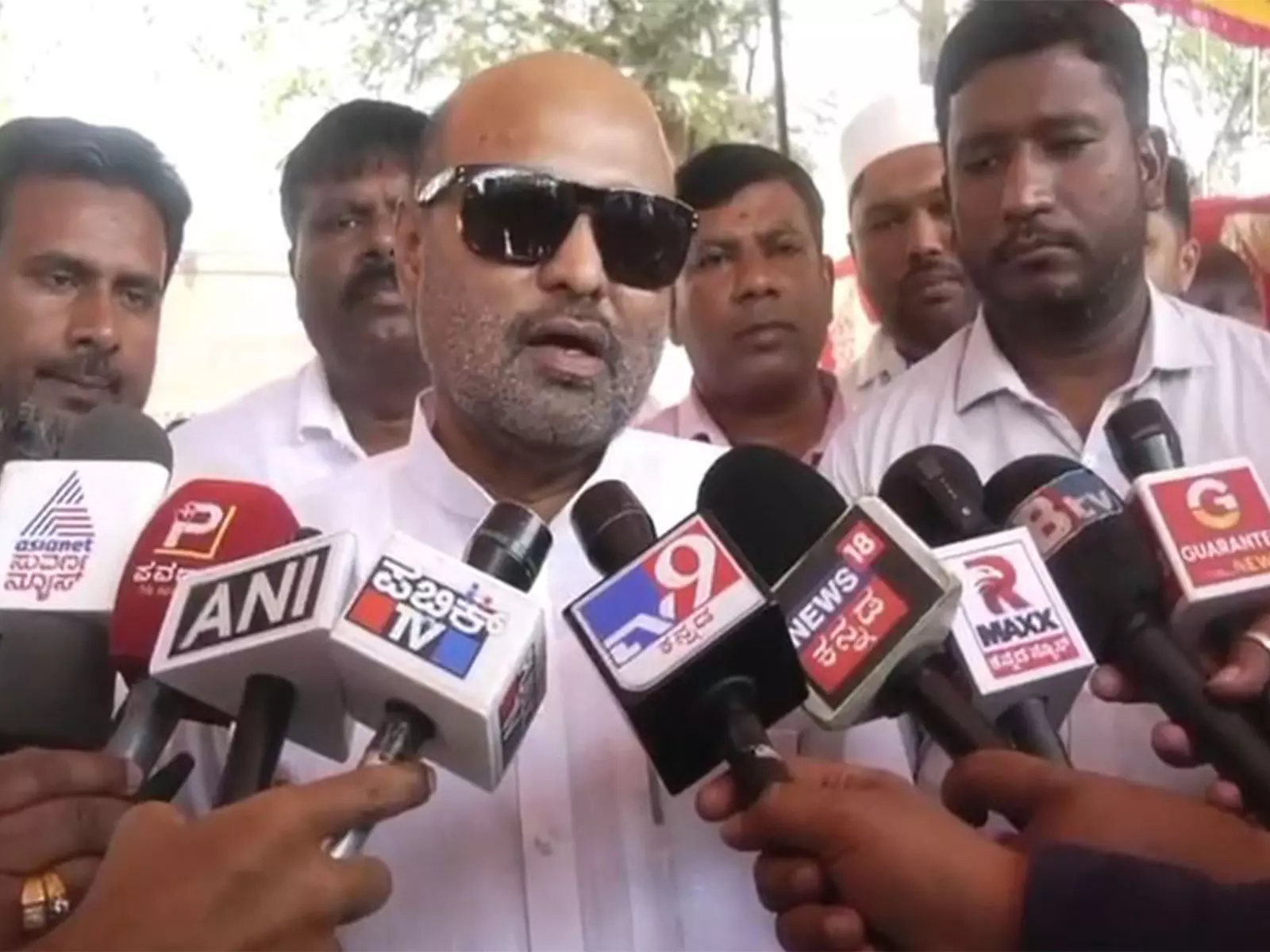 कांग्रेस MLA ने कर्नाटक सरकार के नेतृत्व को लेकर चल रहे विवाद पर स्पष्टता की मांग की कांग्रेस MLA ने कर्नाटक सरकार के नेतृत्व को लेकर चल रहे विवाद पर स्पष्टता की मांग की