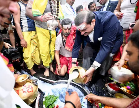 गौतम अदाणी ने बाबा बैद्यनाथ धाम में किया जलाभिषेक, देश की सुख-समृद्धि की कामना गौतम अदाणी ने बाबा बैद्यनाथ धाम में किया जलाभिषेक, देश की सुख-समृद्धि की कामना