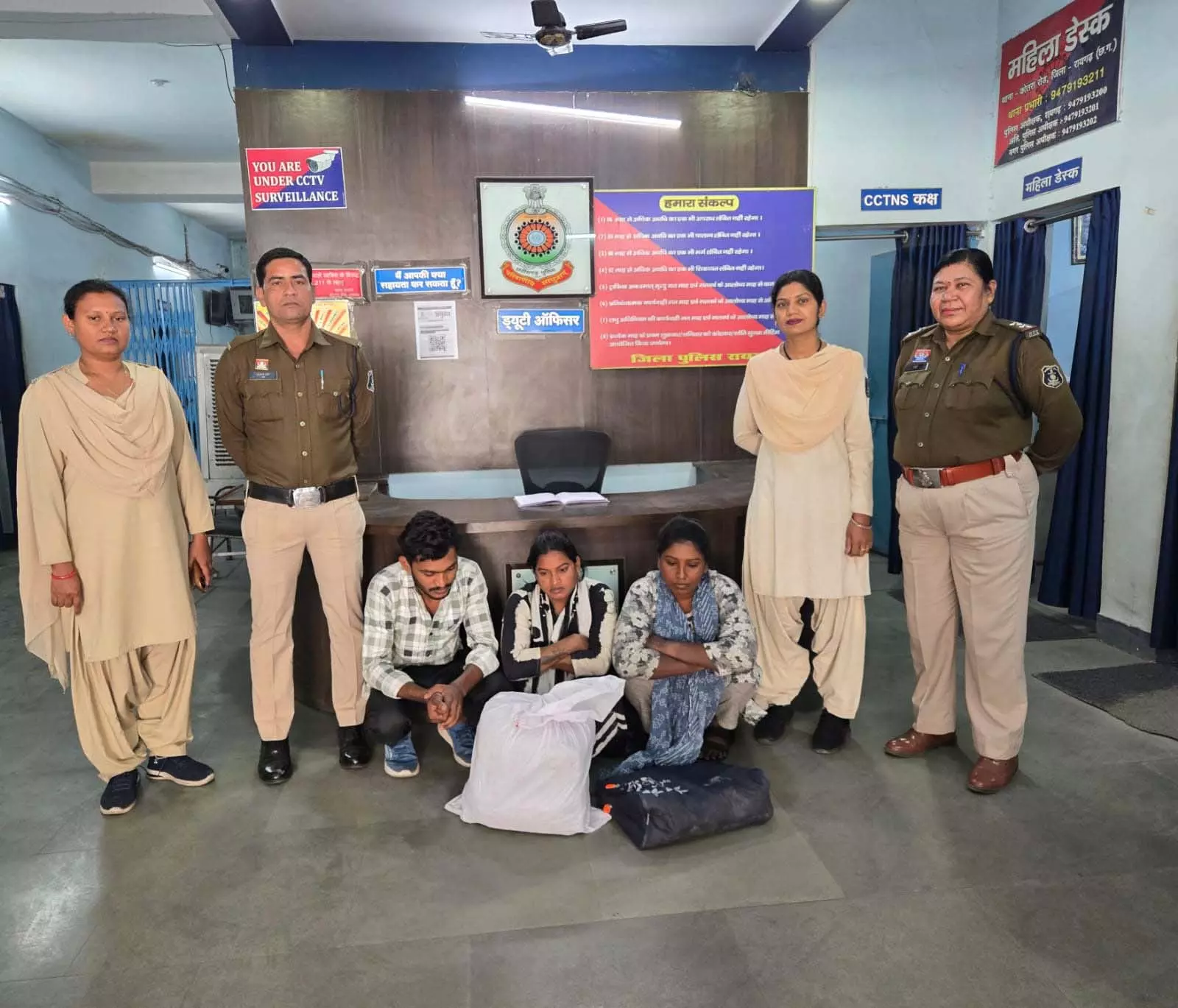 ऑपरेशन आघात: 7.110 किलो गांजा के साथ दो महिलाएं समेत तीन आरोपी गिरफ्तार ऑपरेशन आघात: 7.110 किलो गांजा के साथ दो महिलाएं समेत तीन आरोपी गिरफ्तार